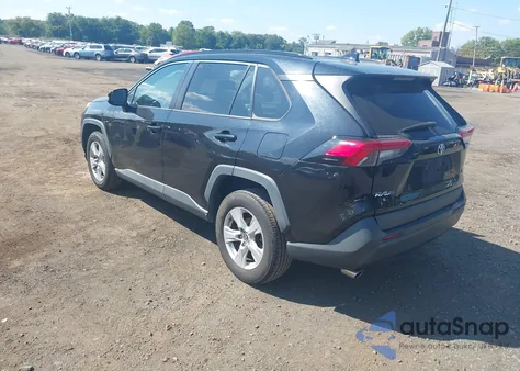 2019 Toyota Rav4 Xle z USA, uszkodzony, nr VIN 2T3W1RFV3KW012477